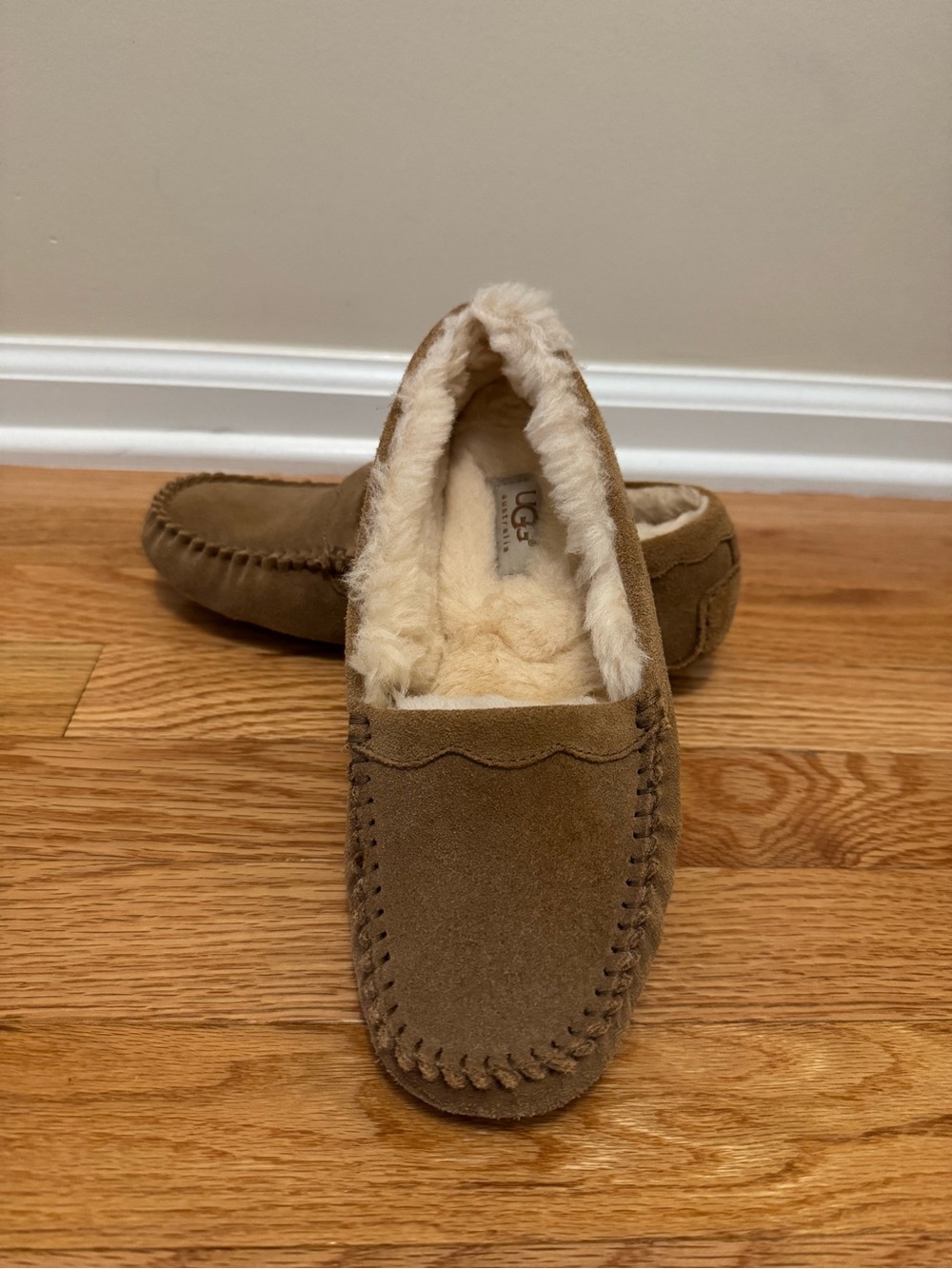 UGG Women’s Chestnut Scalloped Moccasin Slippers